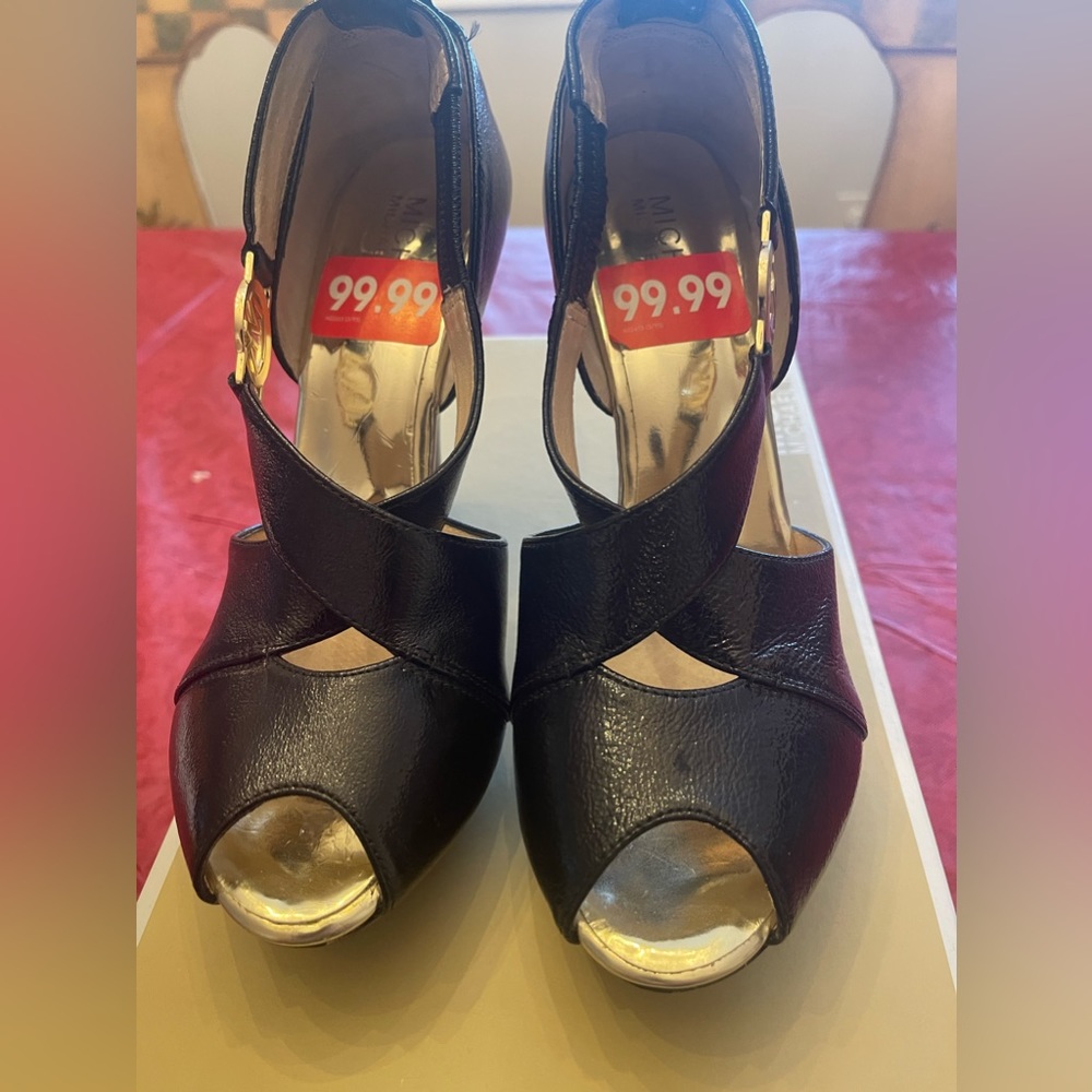 Michael Kors Black patent leather strappy Fulton heeled sandal BRAND NEW